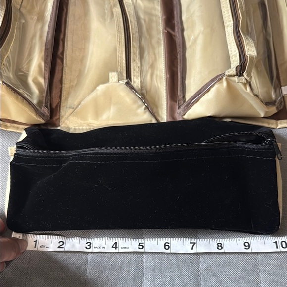 JM New York Cream Travel Bag Durable and Minimalist - Picture 4 of 7